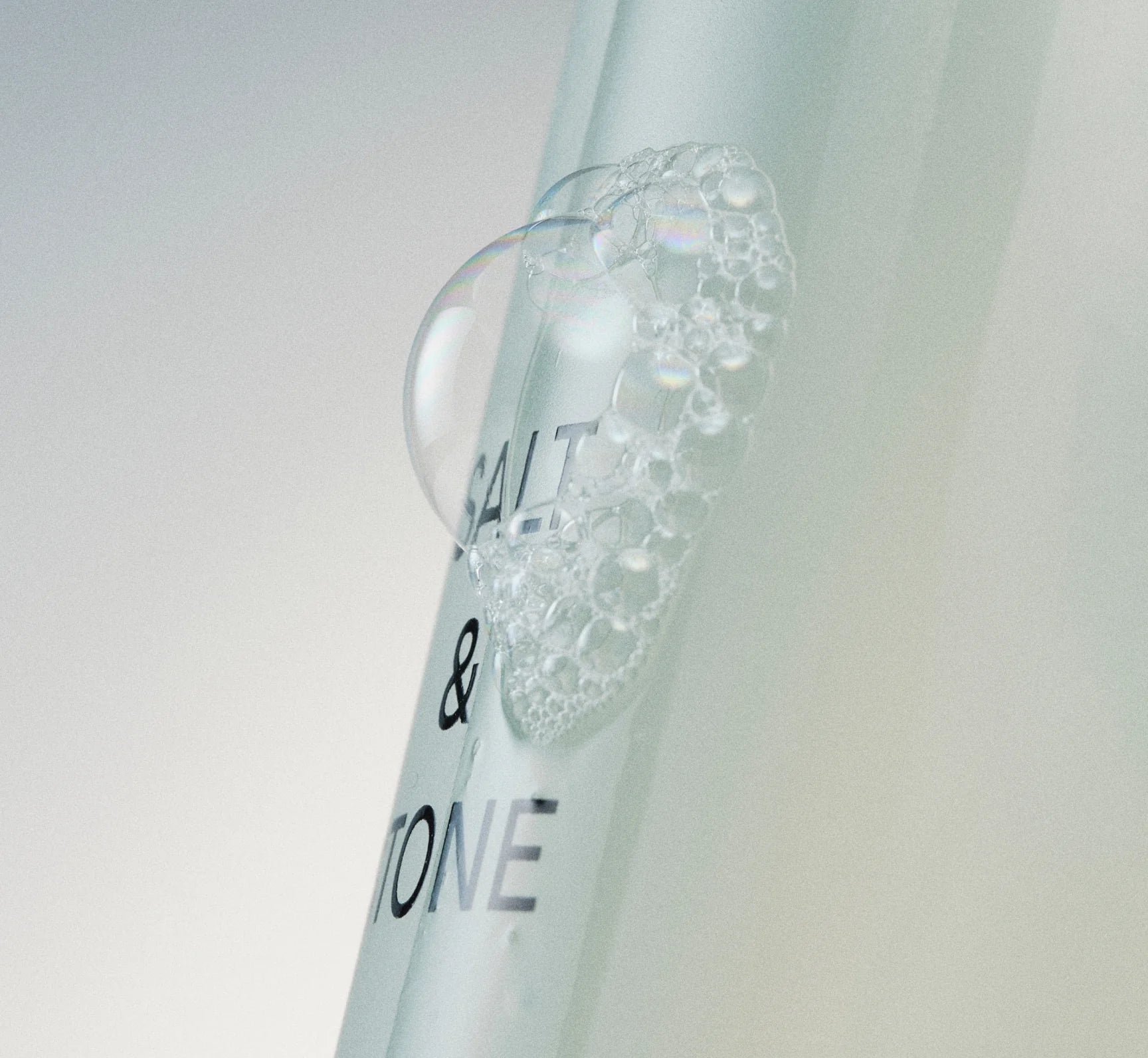 Spirulina & Yuzu Facial Cleanser - View 4